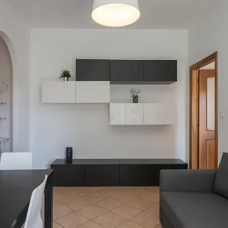 Διαμέρισμα Youhosty - Zuretti42 *