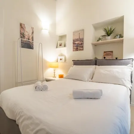 Cozy And Modern Brera Apartment