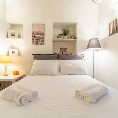 Cozy And Modern Brera Apartment