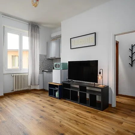 Insubria 8-3dx - Monolocale Cool Apartman