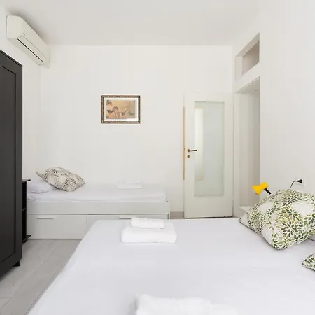 Apartment With Balcony -bisceglie Red Line Subway