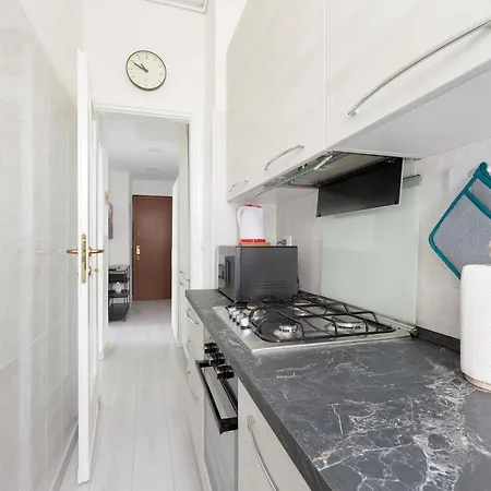 Apartment With Balcony -bisceglie Red Line Subway