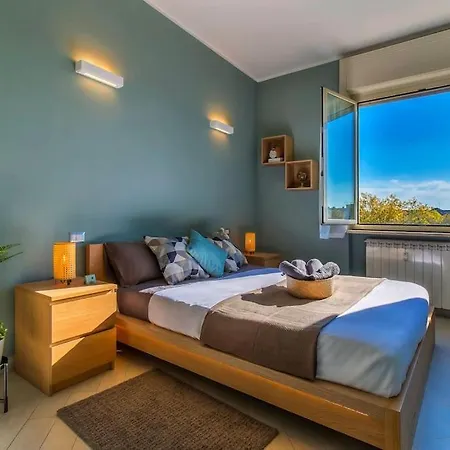 Charmy & Cozy Panoramic Flat 50m From M4 Stop Apartment