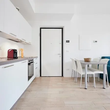 Postumia Joy - Sansiro Stadium - San Carlo Hospital Apartment *