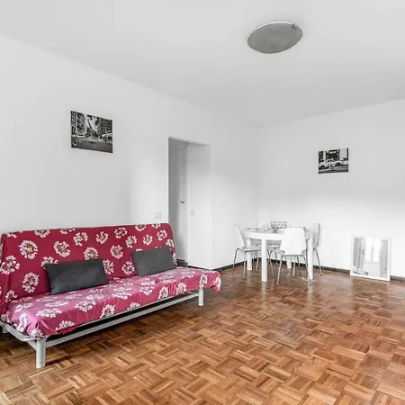 Mi8 -10 Minutes From The Duomo- Large *