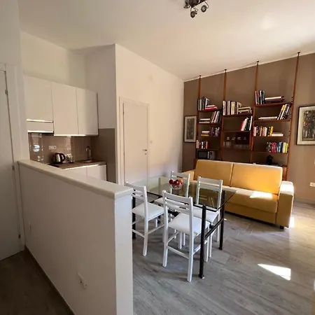 Ampio E Luminoso In Zona Bocconi Apartamento *