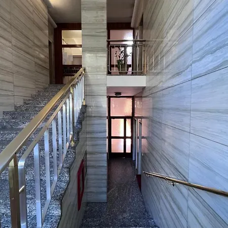 Apartamento Ampio E Luminoso In Zona Bocconi *