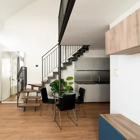 Hbhall Prada Loft 40 * מילאנו