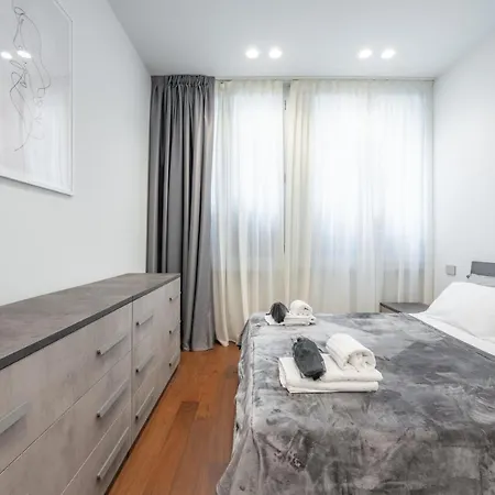 We - Broletto Boutique Mediolan