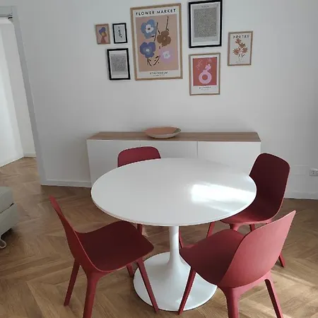 Elegante Bilocale A Con Balcone Appartement Milaan