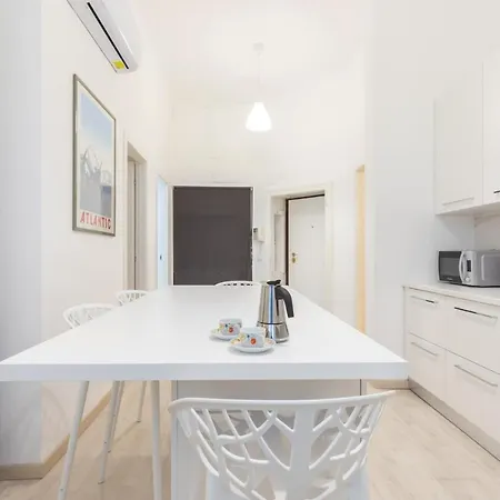 Apartment Joivy Minimalistic Flat Near The Centre Mailand