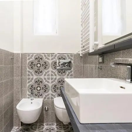 The Italian Design - 10 Minutes To Duomo * ميلان