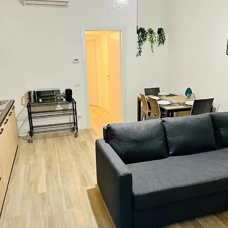 Kibilu - Via Valtellina - Quartiere Isola - Stazione Garibaldi - Monumentale - Vicinanze Brera Милан
