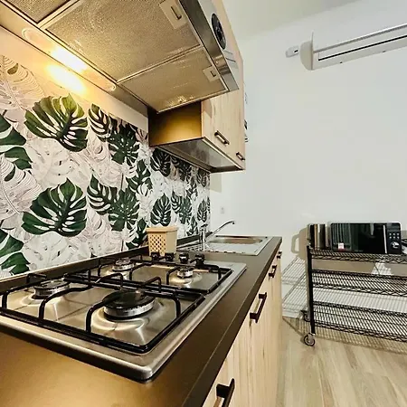Kibilu - Via Valtellina - Quartiere Isola - Stazione Garibaldi - Monumentale - Vicinanze Brera Милан