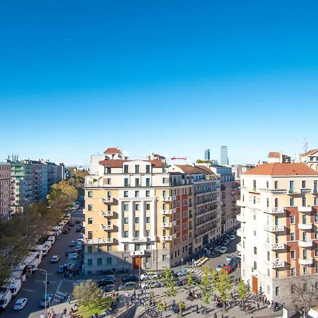 I Host - Sant'agostino 7 *