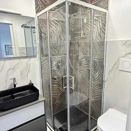 1702, Con La Matrimoniale Con Il Bagno Privato E Un Comune Konukevi 3*