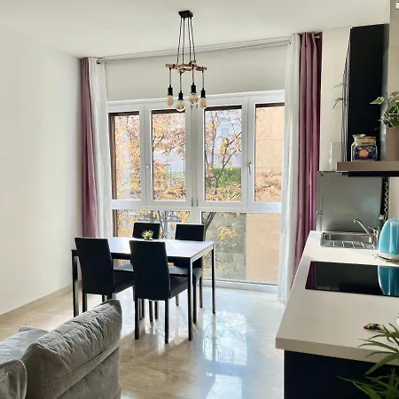 The White House, Modern In Center Apartament *