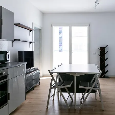 Dehomes - Bicocca Village 28 *