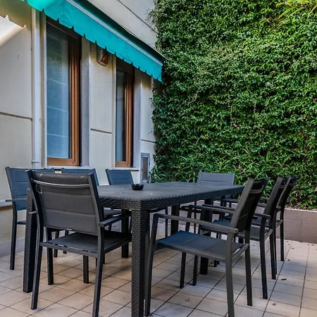 Apartment Ampio Zona Moscova Con Due Terrazzi Milan