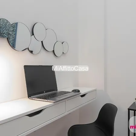 Black And Porta Venezia Apartment *