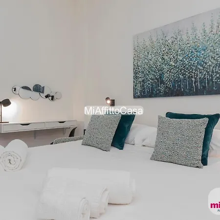 Black And Porta Venezia Apartment *