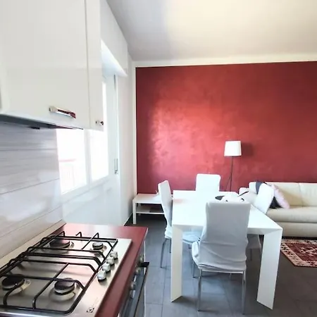 Bilocale Luminoso E Accogliente Zona Marche