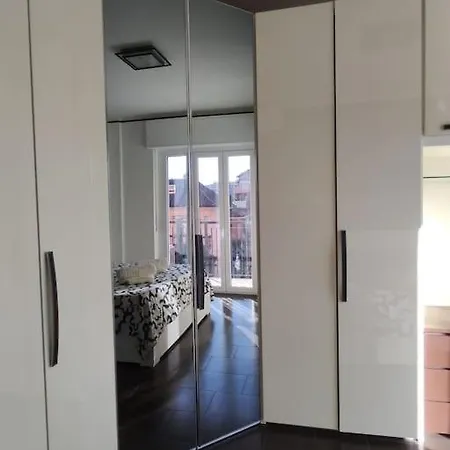 Apartment Bilocale Luminoso E Accogliente Zona Marche Milan