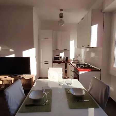 Apartment Bilocale Luminoso E Accogliente Zona Marche Milan