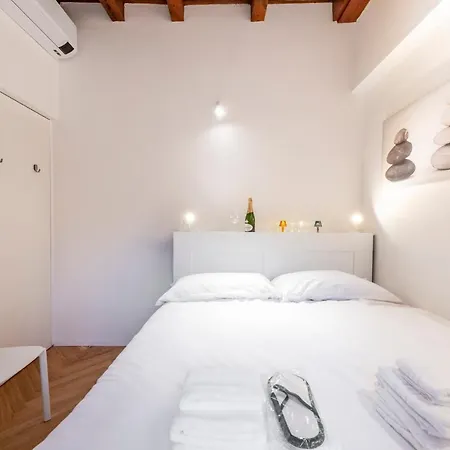 Monte Nero, 62 - Comodo E In Posizione 밀라노