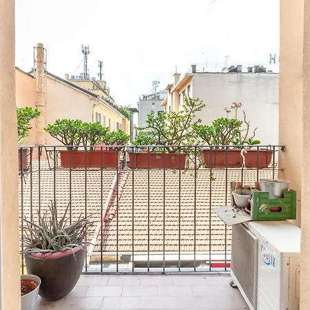 Hotell Double In The Center - 20 Min Walk From Duomo