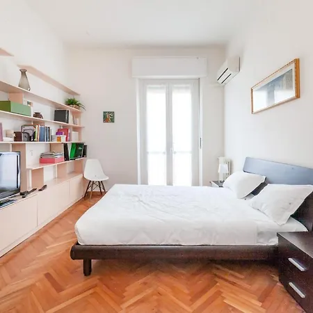 Отель Double In The Center - 20 Min Walk From Duomo *