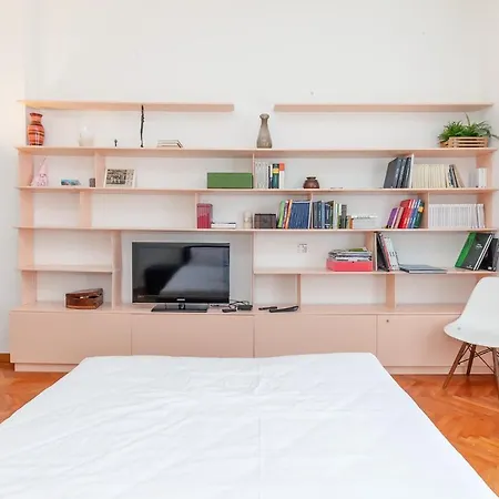 Hotell Double In The Center - 20 Min Walk From Duomo