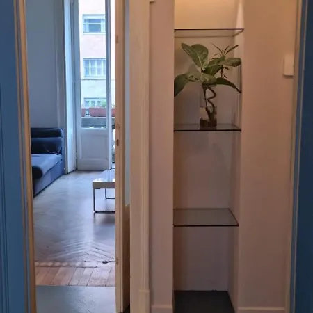 بيت شباب الشباب سنترال ميلانو ميلان