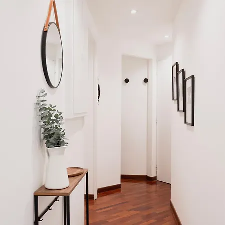 Stylish And Cozy Close To Naviglio Apartment