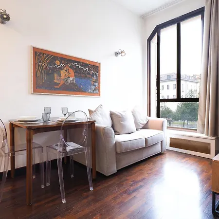 - Duomo Luxury V شقة ميلان