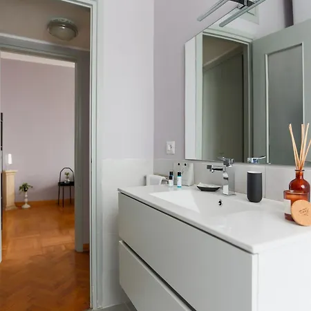 Daire The Rent - Spacious One-bedroom In Moscova District *