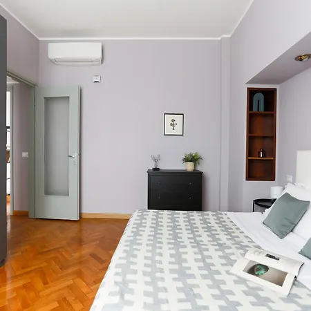 Daire The Rent - Spacious One-bedroom In Moscova District *
