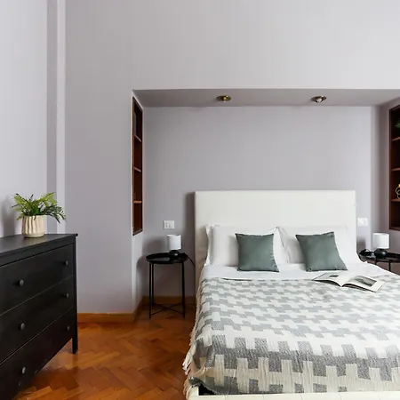 The Rent - Spacious One-bedroom In Moscova District Apartman *