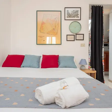 Xenia - Luminous At Navigli Tram Theme Apartment