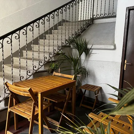 Regina In Porta Romana 2 - Sky Tv, Wifi E Breakfast Box Mailand