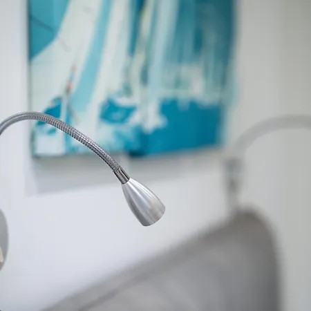 شقة 5 Guests - Modern With Balcony *