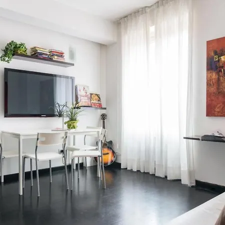 Arco Della Pace -4 Bed Apartment Mailand