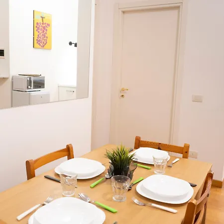 Are1 • [colonne San Lorenzo] • Large • דירה מילאנו