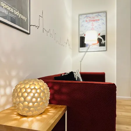 Xenia - Cozy Two-room In Station Apartment Milan