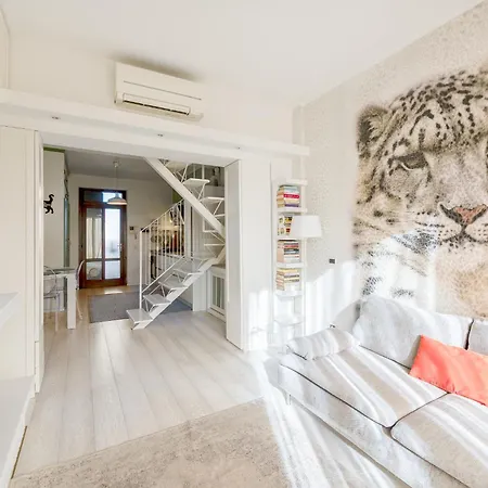 Bright Loft - Free Private Parking מילאנו
