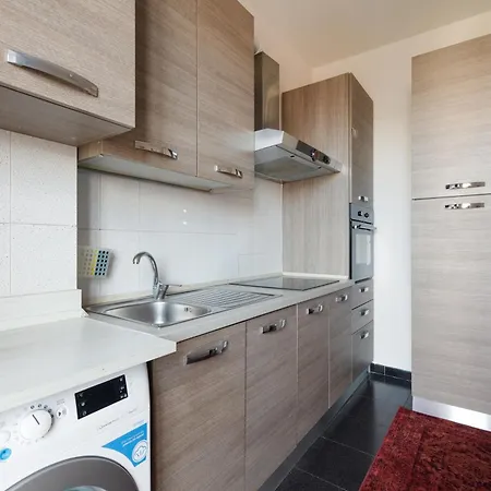 דירה Guesthost - Corvetto M3 - Comfy With Balcony! מילאנו
