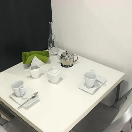 Parking + Balcony Accogliente Bilocale Apartment Milan