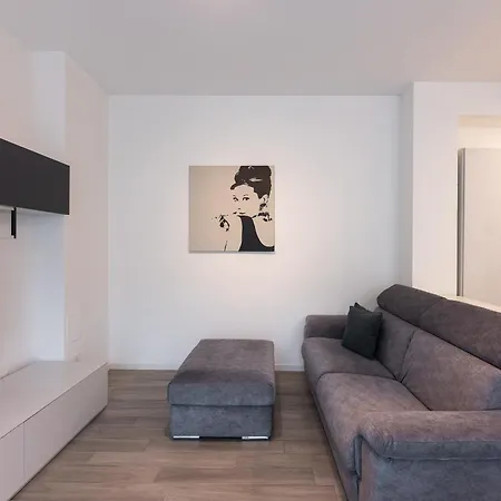 Audrey Flat Apartment