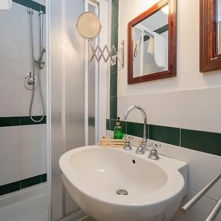 Xenia - Luminous At Navigli Tram Theme Apartment