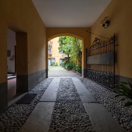 Xenia - Luminous At Navigli Tram Theme Apartment